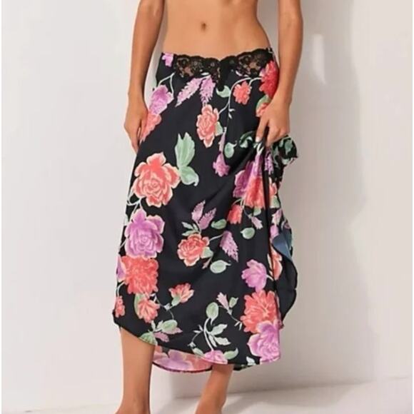Free People black floral satin lace maxi slip skirt - Picture 6 of 6
